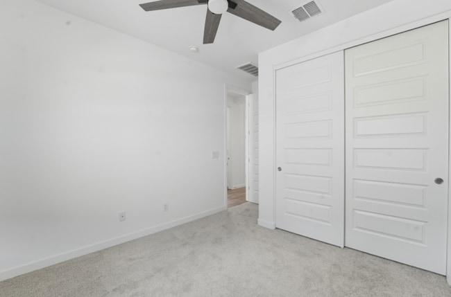 Building Photo - *Like Brand New Luxurious Modern 3 Bedroom 2 Bath Townhome in Warner Meadows!**