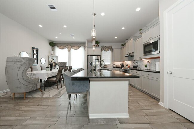 Building Photo - 7303 Kingbird Cv Ct