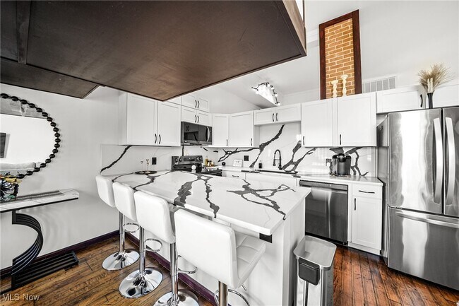 Building Photo - 408 W St Clair Ave