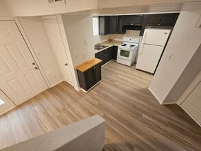 Building Photo - 1715 E Pepper Cir