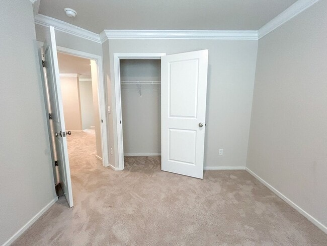 Building Photo - 497 Himalaya St. NE