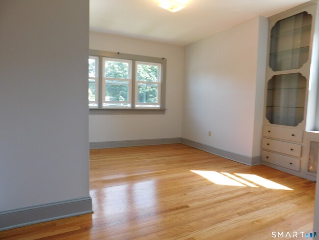 Building Photo - 264 Broad St