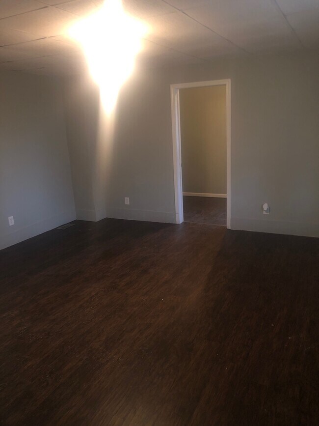 Building Photo - 501 S Main St