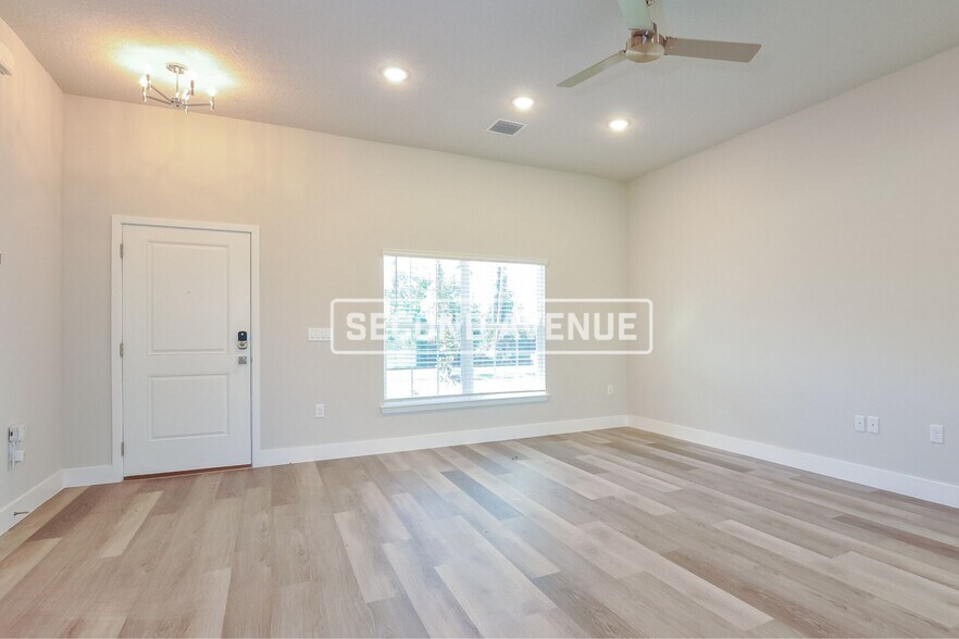 Building Photo - 12 Ricker Pl