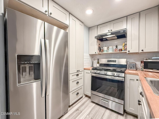 Building Photo - 1346 E Hillcrest Dr