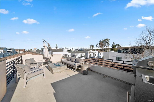 Building Photo - 417 1/2 Poinsettia Avenue, Newport Beach, ...