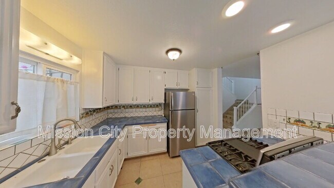 Building Photo - 432 Via Rosa