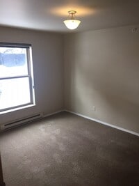 Building Photo - Great 1 bed close to campus!