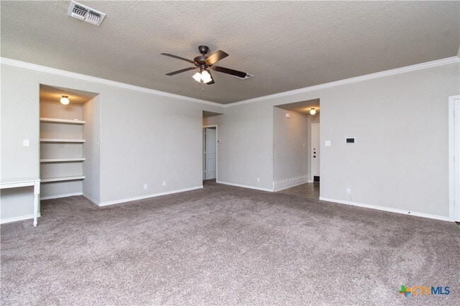 Building Photo - 2604 Hector Dr