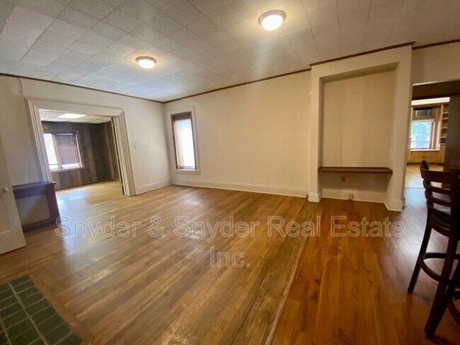 Building Photo - 777 W Market St