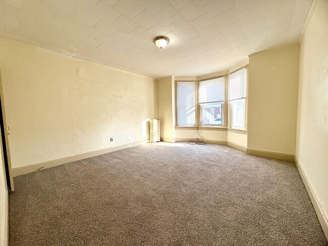 Building Photo - 3 Bedroom Single Family Home in Harrisburg!