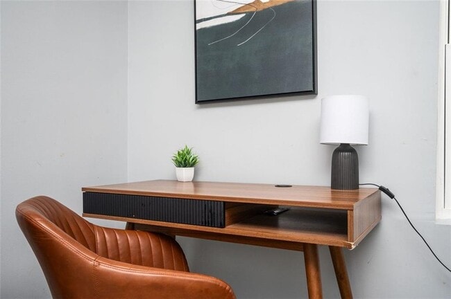 Building Photo - 1778 Flintwood Dr SE