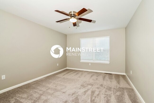 Building Photo - 3 Bedroom Pet-Friendly Home in Jeffersonville, IN with Main Street Renewal