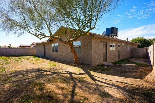 Building Photo - Updated 4 Bedroom / 2 Bathroom Home in Las Vegas
