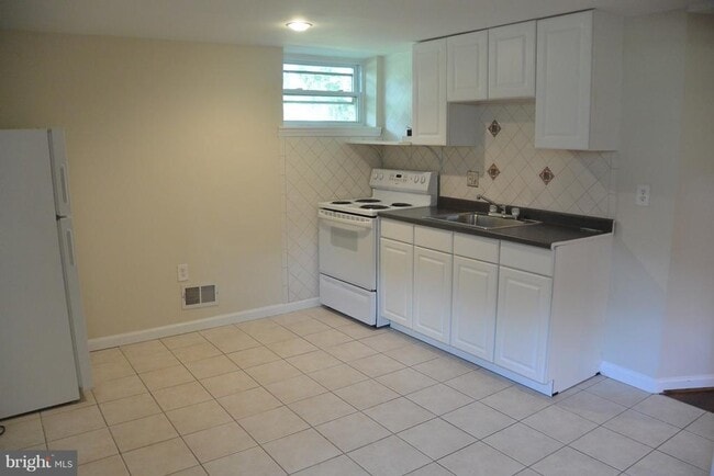 Building Photo - 3720 Terrace Dr