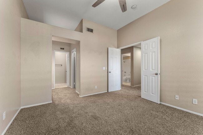Building Photo - 1010 S Farralon Ln