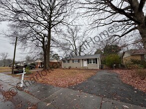 Building Photo - 3 bedroom home in Charlotte!
