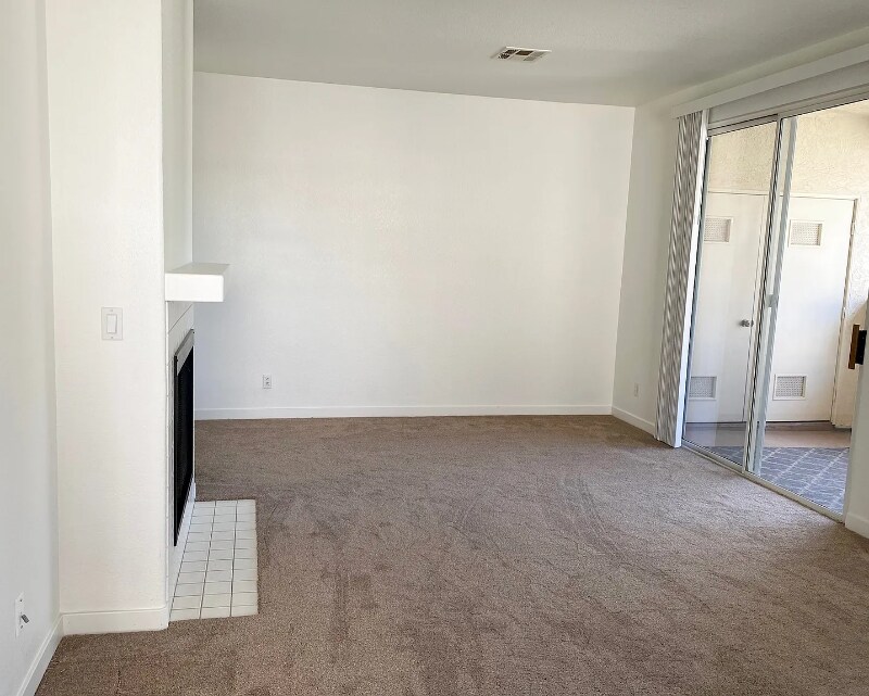 Building Photo - 10884 Sabre Hill Dr