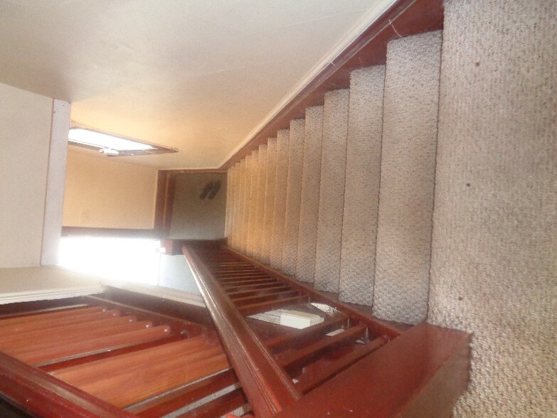 Building Photo - 803 Dewey Ave