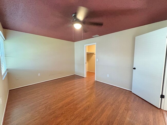 Building Photo - Lake Buckeye Condo