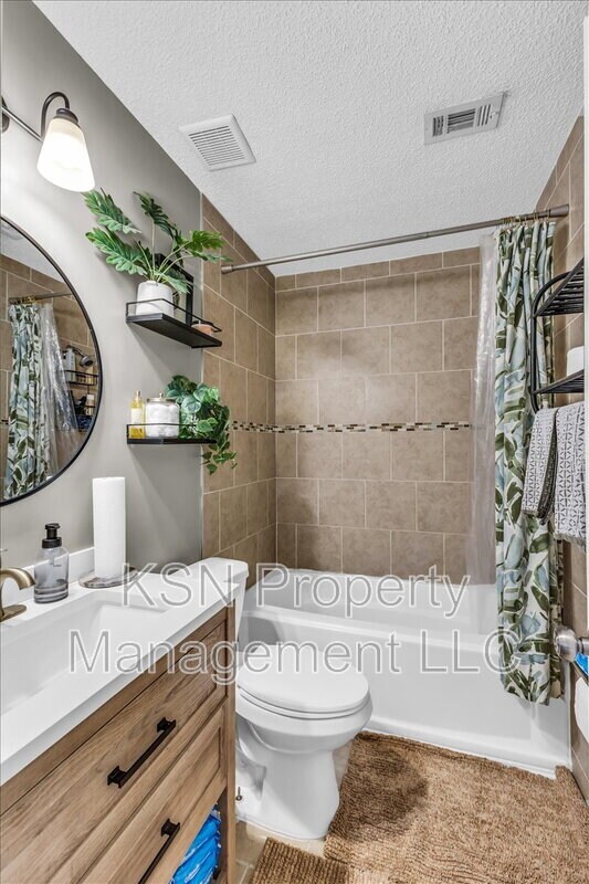 Building Photo - 7317 Leghorn St