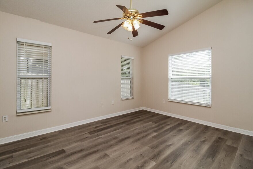 Building Photo - 31074 Lochmore Cir