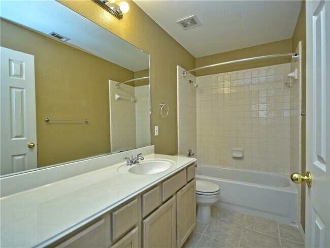 Building Photo - CHARMING CHANDLER CREEK HOME