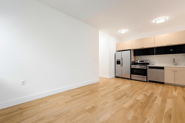 Building Photo - 605 W 137th St