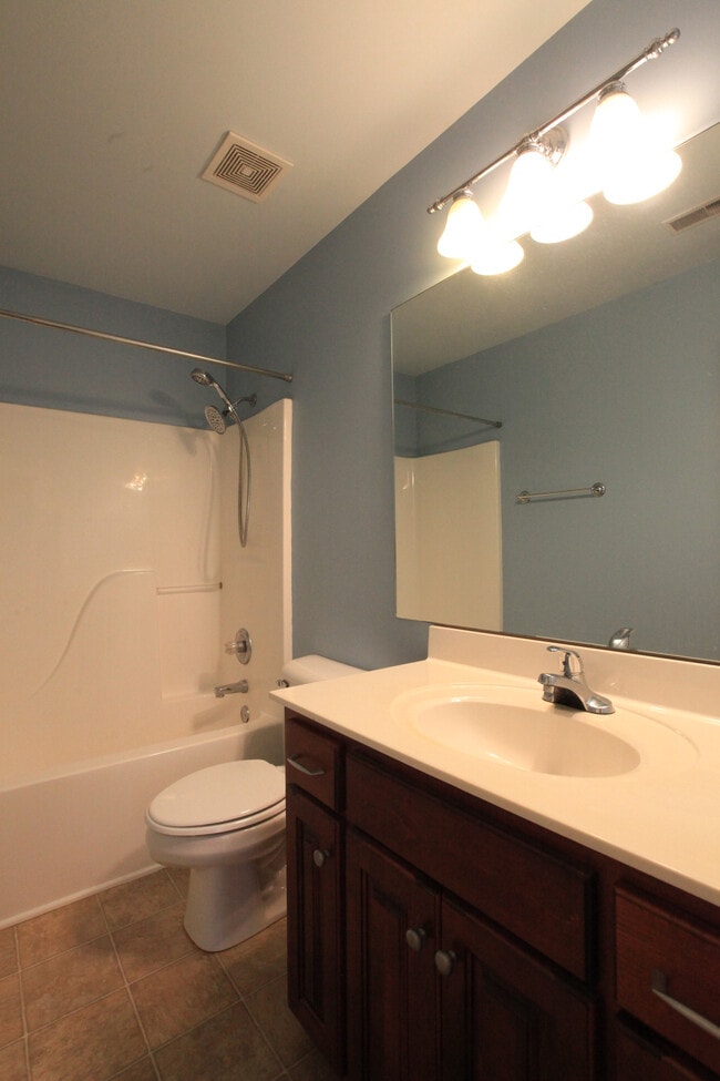 Building Photo - 2207 Stanford Ct