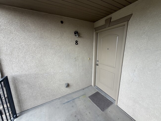 Building Photo - 999 Village River Ln
