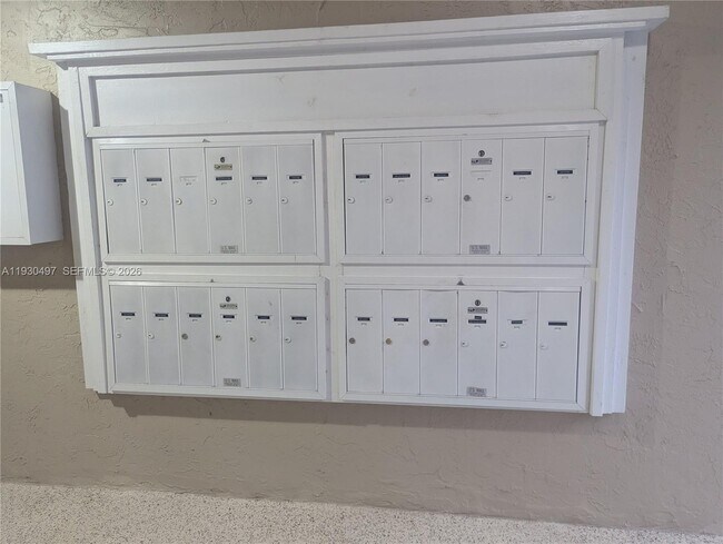 Building Photo - 601 Ives Dairy Rd