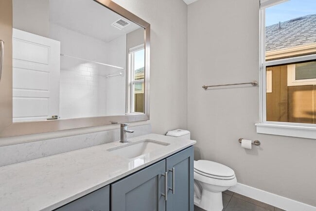 Building Photo - 1004 Banyon St