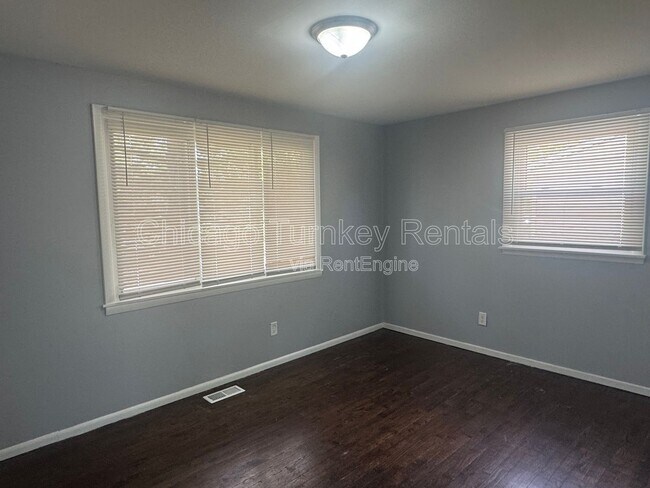 Building Photo - 43 N Walnut Ln