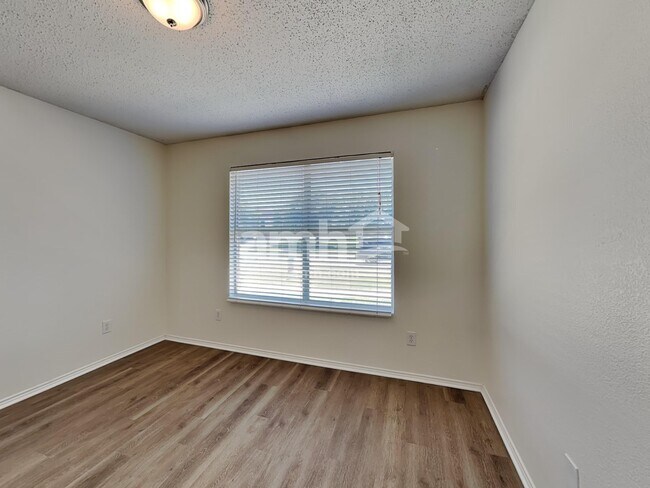 Building Photo - 815 Dove Meadows Dr