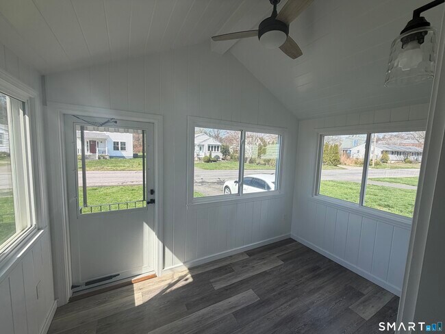 Building Photo - 65 Roseville St