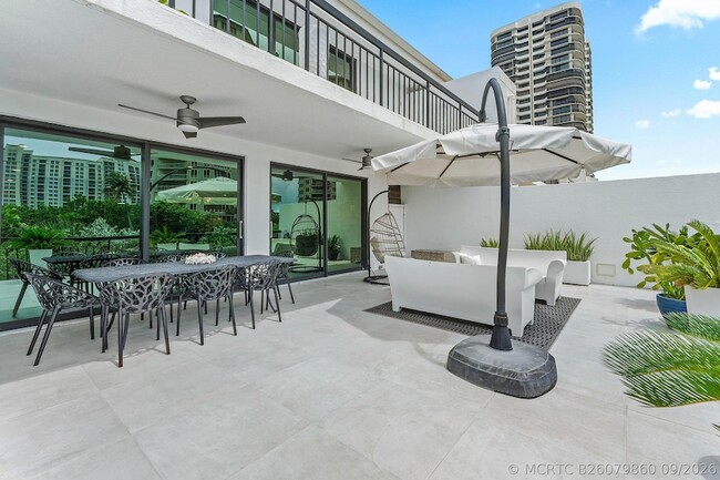 Building Photo - 3966 N Ocean Dr