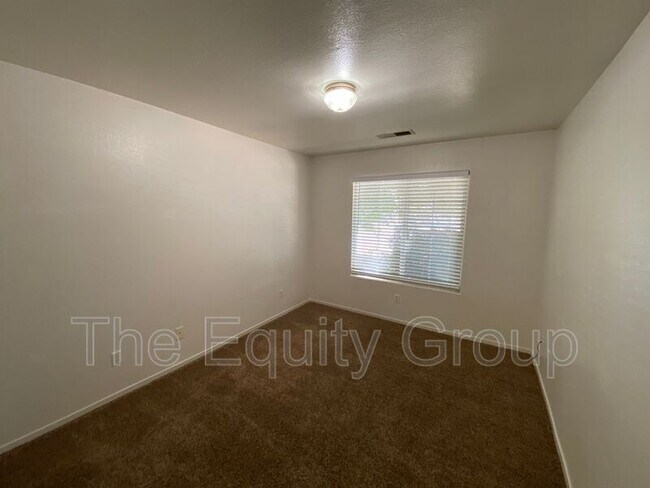 Building Photo - 3848 E Oak Ave