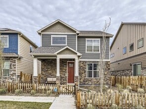 Building Photo - 723 Quatar St