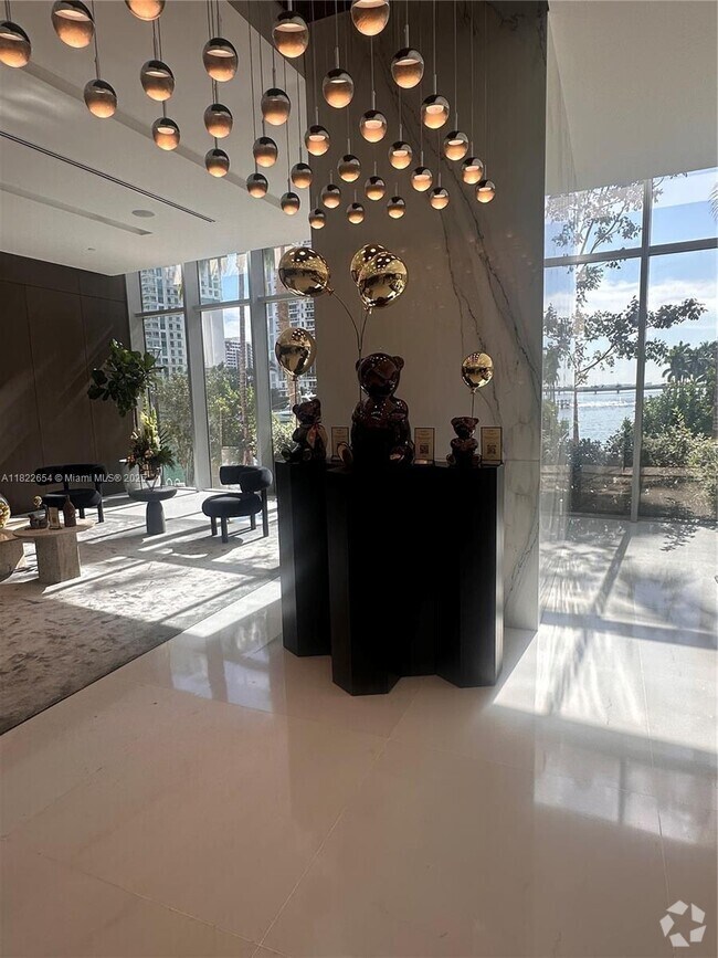 Building Photo - 300 Biscayne Blvd Way