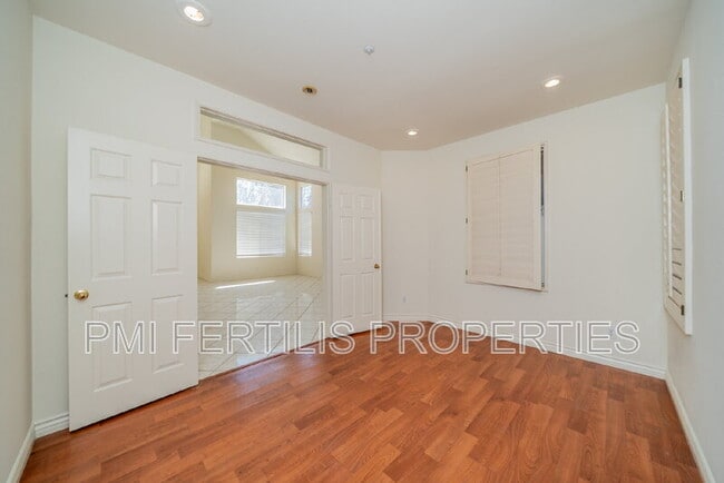Building Photo - 5055 St Albert Dr