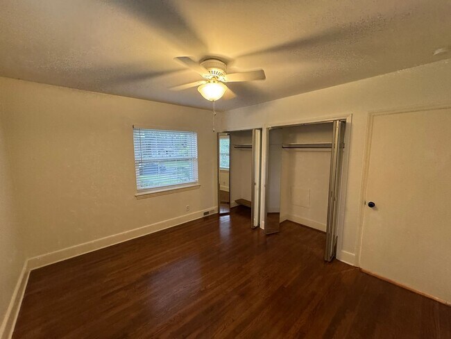 Building Photo - 1401 Montford Dr