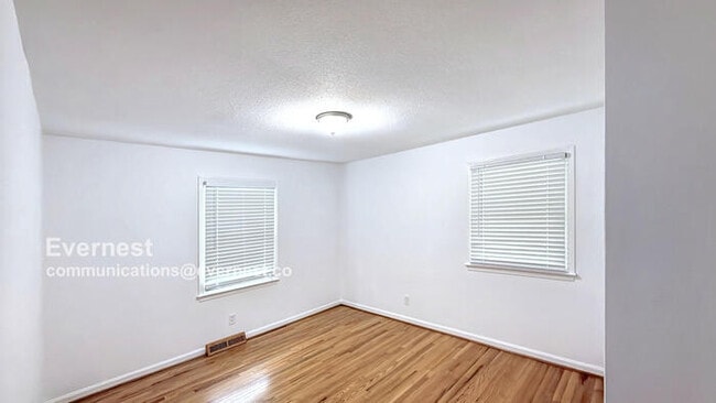 Building Photo - 1902 Dickens Dr