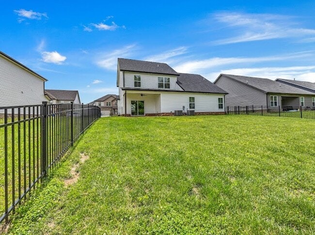 Building Photo - 5 Bedroom Pet Friendly Home For Rent!