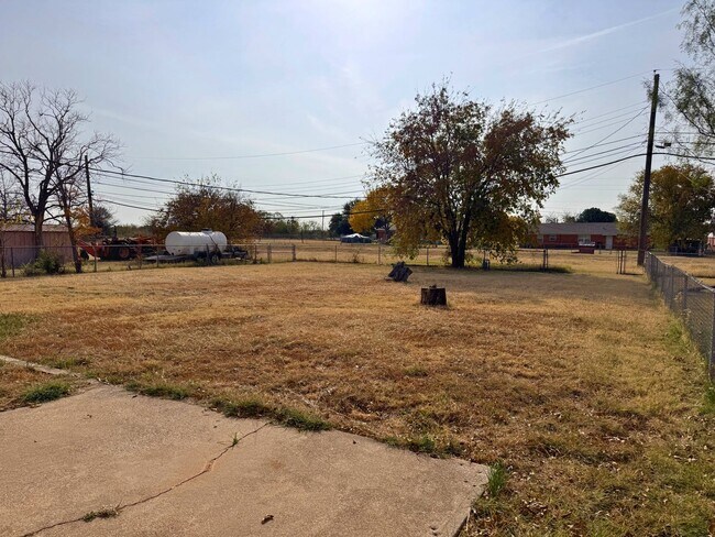 Building Photo - 3 Bed 1.5 Bath Home Close to Sheppard AFB!