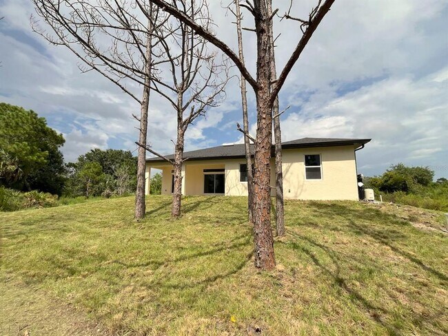 Building Photo - 1043 Brenton Ave
