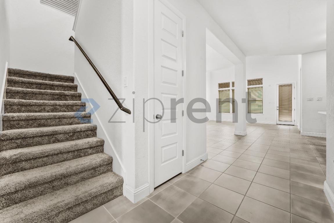 Building Photo - Unit