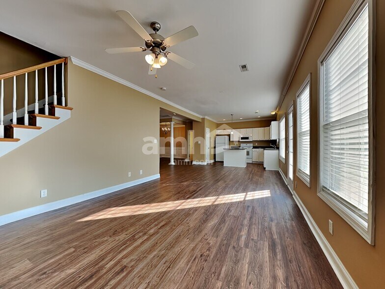 Building Photo - 7027 Legend Oaks Ln