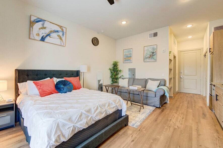 Building Photo - 1111 Shepherd Dr