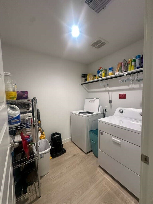 Building Photo - 2908 Misty Elm Ln