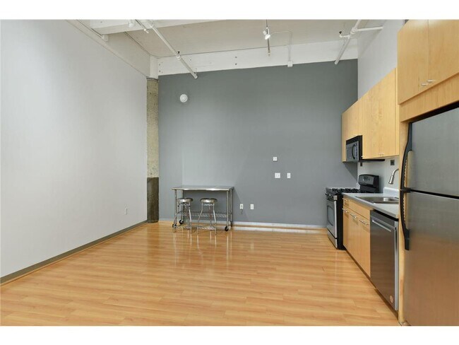 Building Photo - 700 N Washington Ave